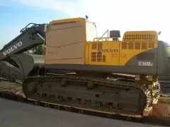 Delivery of construction equipment by rail