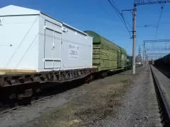 Loading and securing the compressor station to the universal railway platform